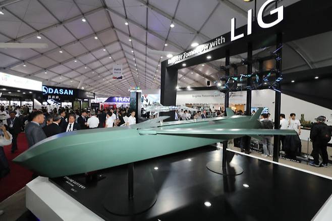 KF-21에 장착된 장거리 공대지미사일 모형이 전시되고 있다. 세계일보 자료사진