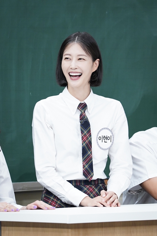 JTBC Knowing Bros, which is broadcasted on the 11th, features model Lee Hyun-yi, Irene, and Jung hyuk, who are versatile icons and all-round model Teiner, as former students.The three people who came to my brothers school showed a special sense of entertainment and gave a stormy smile.In particular, the three models that are in the same agency are curious about the operation meeting in the group chat room before the entertainment program appearance.However, Jung hyuk revealed his artistic creed that no plan is planned and started the high tension mode and laughed.Lee Hyun-yi caught the eye by telling the episode that he fought Husband because of the soccer entertainment program The Girls Who Beat Goals.Lee Hyun-yi said, Husband said to me that I was worried about frequent injuries during the broadcast, Do not think about winning.But Lee Hyun-yi, at the time, expressed his sadness by opening his eyes round and saying, Do not think about this? And suddenly a couple fight started. Seo Jang-hoon deeply sympathized with Lee Hyun-yis episode, saying, I have burned a person with a desire to win.Lee Hyun-yi then revealed the difference between model work and football and revealed soccer love.Especially, Unlike the model work that Alone used to do, soccer was a team play, so I was working hard because I was responsible.Irene also said, There was a jinx that won the game when I put a black ribbon. The cute episode of Irene, who is sincere in soccer, and the reaction added warmth.The all-round model, Teiner Lee Hyun-yi, Irene, and Jung hyuk, can be seen on JTBC Knowing Bros, which is broadcasted at 7:40 pm on November 11.Photo = JTBC