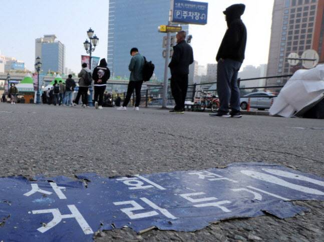 코로나19 검사 대기 줄. (사진=이데일리DB)