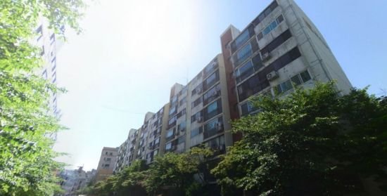 128가구 규모로 소규모 재건축을 추진중인 서울 도곡동 개포럭키아파트 전경