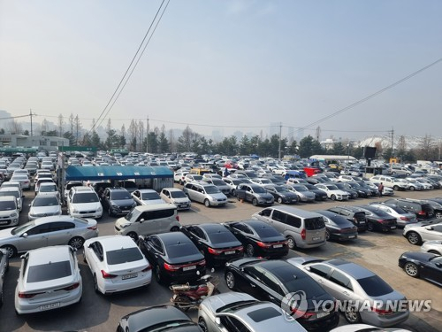 중고차시장에 다양한 차량들이 전시돼 있다./연합뉴스