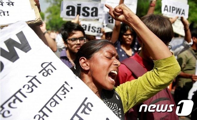 성폭행범을 처벌하라고 시위하고 있는 인도 시민들 © 로이터=뉴스1