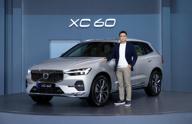 Lee Yoon-mo, CEO of Volvo Cars Korea, stands next to the new XC60 SUV. (Volvo Cars Korea)