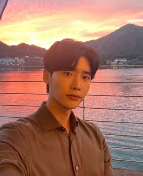 이종석 셀카 사진=이종석 인스타그램