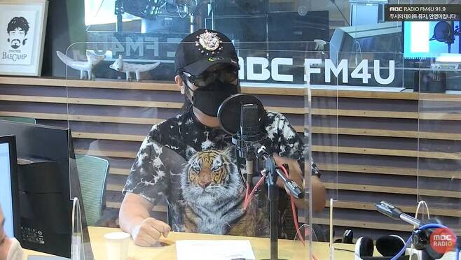 The entertainment industry representative Rei Nam Kim Bo-sung revealed an anecdote that could not tolerate injustice.MBC FM4U Date Muzie of Doocy, Its An Young Mi, which was broadcast on September 14, presented the Expert Got You corner with guest Kim Bo-sung (Huh Seok Kim Bo-sung).Kim Bo-sung said, When you face injustice, I want to tell you to act your conscience and leave the results to God.Kim Bo-sung, one of the anecdotes that had been held in the past because he could not tolerate injustice in the past, said, I saw three men and women coming to Date and they were fighting to run away.But later, there was no witness, so it was unfortunate that it became a double-sided violence. Kim Bo-sung added, If you act with your conscience, you have no fear.So Muzie said, But it is too bad, is it not two sides? Even if it is, it can not be helped.It is because the sky knows and the earth knows and I know. You should not do it to cope with injustice wisely, Iran said, Do not deceive your photos.Kim Bo-sung said, I live sincerely, so do not pretend it is this. Do not be too conscious of others.But I said it on my standards. Everyone is different. A poor woman can not do it like me.It is dangerous to take a picture and report it quickly, or to do it like me unconditionally. Asked if the modifier Kim Bo-sung = Loyalty had never been burdensome, he said: I never have.I am always a campaigner of enlightenment until the moment I finish my life. Kim Bo-sung, who said, Even if I am tired, I will be strong if I do not. What if I ask for a broadcast appearance?Irans unreasonable request was not that, he said firmly, and laughed.
