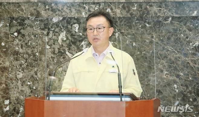 5분 발언하는 이천시의회 김하식 의원.