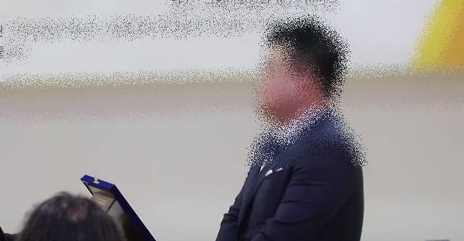 100억원대 사기 혐의로 구속 기소된 ‘가짜 수산업자’ 김모씨의 모습. 전국기자협회 유튜브 화면 캡처