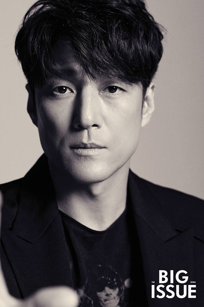 Actor Ji Jin-hee has accessorised the cover of the magazine Big Issue, which helps Homelessness.Actor Ji Jin-hee, who recently performed a non-buying action and deep inner acting in the drama The Road: The Tragedy of 1, released a picture with Big Issue 259.In the open photo, Ji Jin-hee is a black jacket with a sharp image, showing off the autumn mans style, while also producing a stylish mood with a colorful print shirt.In an interview with the filming, he showed good influence by saying that he wanted to help Homeless salesperson through participation in Big Issue pictorials.Ji Jin-hee said, The salespeople have failed once, but they are trying to keep trying and making their own lives without giving up.I think it is really hard to continue without giving up even if it is hard.  I do not know how much it will help me, but I wanted to participate in what I could do. He also expressed his values ​​for his life. I took pictures before I was an actor, but there was a moment when I was converted from film to digital.I should go in time, not settle in a changing situation. I can try and adjust myself if I am objectified. 