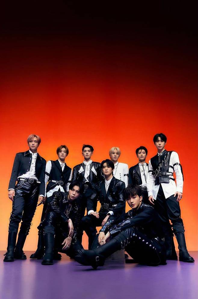 Group NCT 127s Regular 3 album STICKER (Sticker) Image Teaser has been released.SM Entertainment, a subsidiary company, presented two group Image Teasers of NCT 127 through Social Network Services (SNS).The members in the photo stared at the front in a background of purple and orange, and delivered the atmosphere of the album.SM Entertainment will release a music video on the 16th and release a music video on the 17th.Meanwhile, NCT 127s Regular 3rd album STICKER will be released at 1 p.m. on the 17th, and the comeback showcase will be held at 1 p.m. on the 18th.