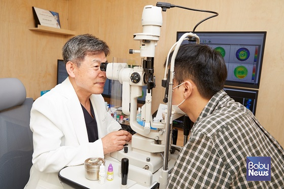 도움말=눈을떠요안과 김만수 원장. ⓒ눈을떠요안과