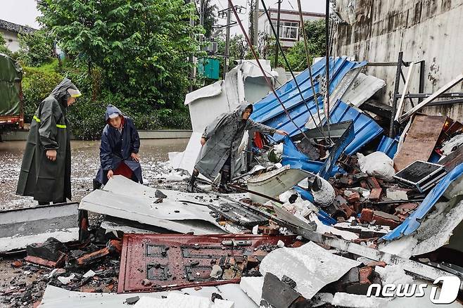 16일 중국 남서부 쓰촨성 루저우시에서 규모 6.0 지진이 발생했다. © AFP=뉴스1 © News1 정윤영 기자
