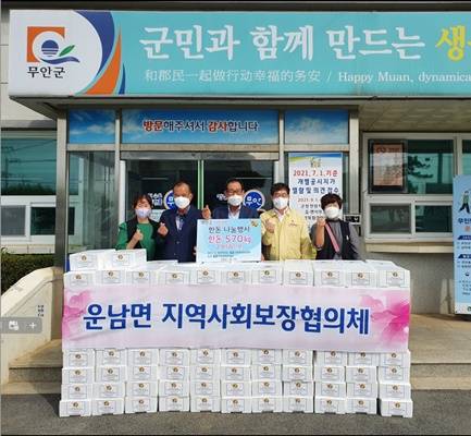 대한한돈협회 무안지부 박문재 대표가 돼지고기 570㎏(400만원 상당)을 기탁했다. ⓒ 아시아경제