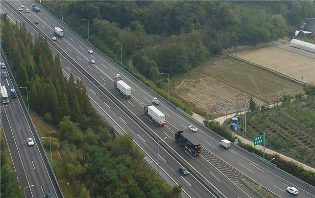 화물차 군집 주행 장면, 출처: 국토교통부