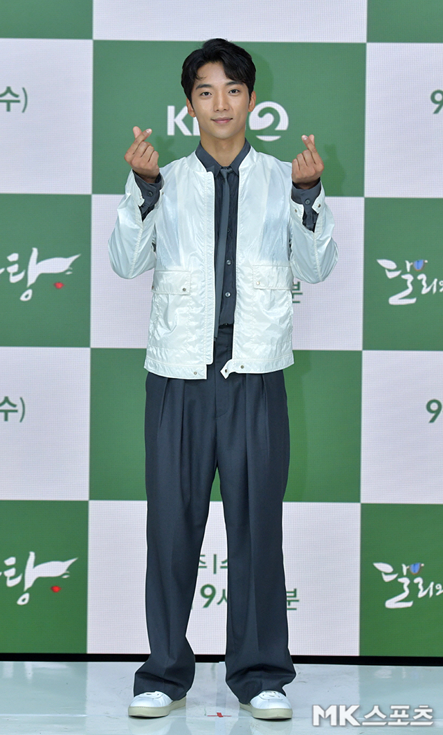 Actor Hwang Hui attended the KBS 2TV new tree drama Dali and Potato Tang online production presentation at KBS in Yeouido, Seoul Youngdeungpo District on the 16th.