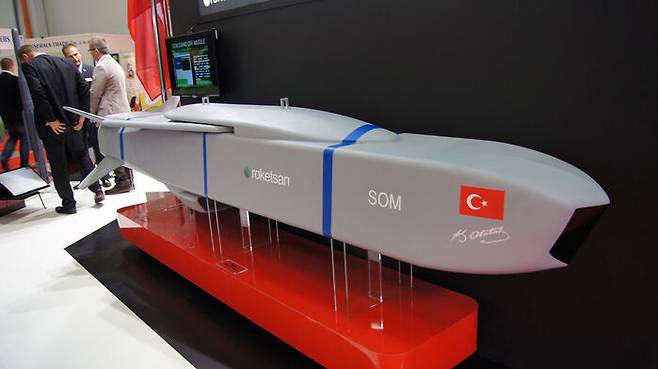 터키 로켓산의 쏨 공대지미사일. (주)한화는 로켓산과 기술제휴해 국산 공대지미사일개발을 추진하고 있다.