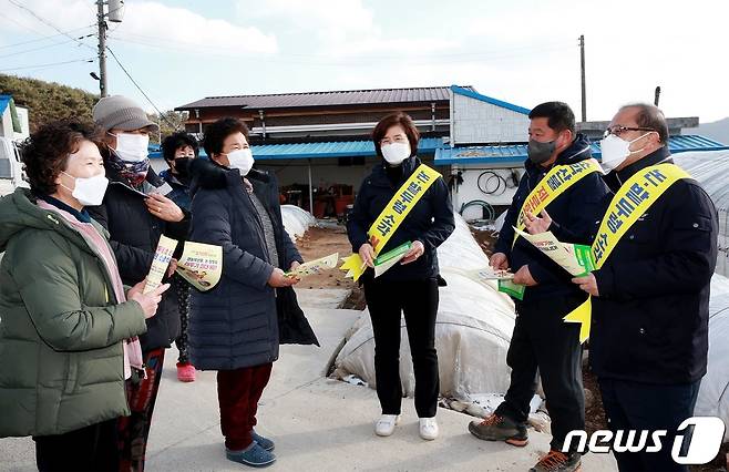 최근 전남지역 한 마을에서 산불예방 캠페인이 진행되고 있는 모습.(전남도 제공) 2021.2.22/뉴스1 © News1