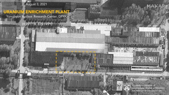 북한 평안북도 영변 핵시설 내 우라늄 농축 공장을 촬영한 8월3일자 위성사진 (암스컨트롤웡크) 사진=뉴스1
