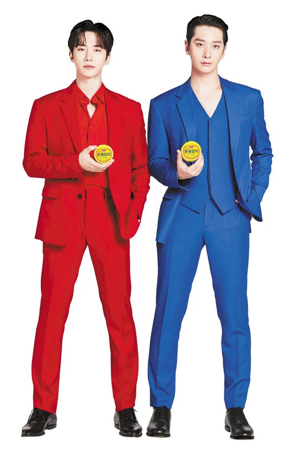 동원참치는 대표적인 고단백 저칼로리 영양식품 중 하나다. 동원F&B는 지난달 그룹 2PM의 준호(왼쪽)와 찬성을 모델로 한 새로운 동원참치 CF를 공개했다. [사진 동원F&B]