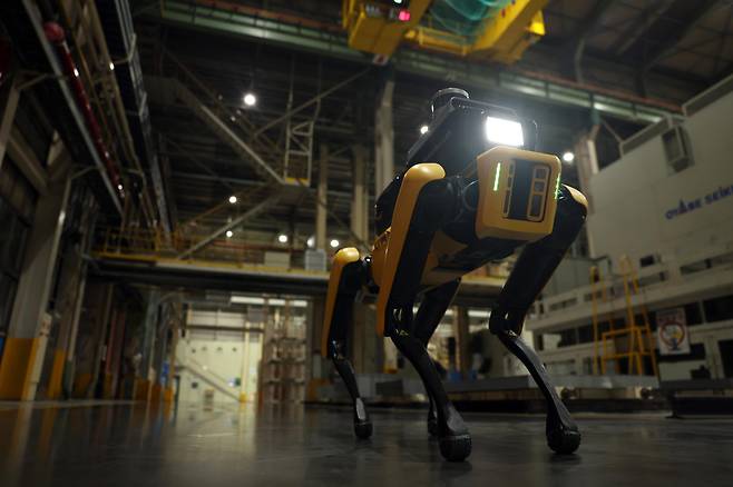 Spot, Boston Dynamics’ factory safety service robot, inspects Kia AutoLand Gwangmyeong, an automotive plant facility in Gwangmyeong, Gyeonggi Province. (Hyundai Motor Group)
