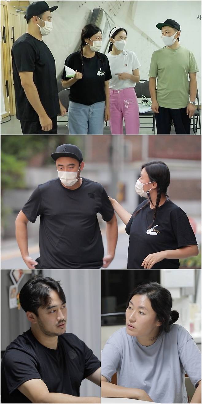 What is the story of Jung Sung-Yoon hurt by his wife Kim Mi-Ryeo?KBS2 Saving Men Season 2 (hereinafter referred to as Mr.House Husband 2) depicts a serious marital conflict between Jung Sung-Yoon and Kim Mi-Ryeo.Kim Mi-Ryeo, who has been busy with musical practice recently, is suffering from stressful gastritis at home every late.Jung Sung-Yoon was saddened by Kim Mi-Ryeos storm nagging, which was saddened by Kim Mi-Ryeo, who was so sensitive than usual.Jung Sung-Yoon went to the musical practice room to bring Kim Mi-Ryeos forgotten gastritis medicine, and he was seriously hurt by Kim Mi-Ryeo.Jung Sung-Yoon, who met someone afterwards, does not return until late at night, and refuses Kim Mi-Ryeos phone calls, amplifying his curiosity about what happened and who he met.Kim Mi-Ryeo also burst into anger as soon as he saw Jung Sung-Yoon, who returned home drunk, and Jung Sung-Yoon also poured out complaints that had been accumulated.