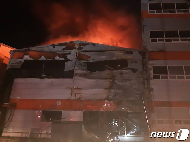 안산 공장 화재 (사진=경기도소방재난본부) © 뉴스1