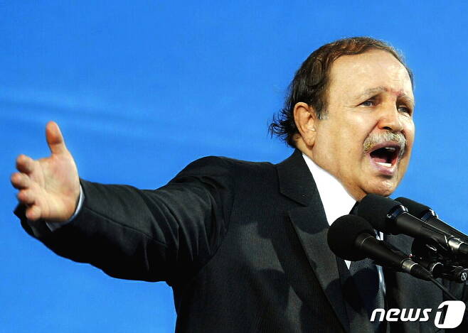 생전 연설을 하고 있는 압델라지즈 부테플리카 전 알제리 대통령. © 로이터=뉴스1