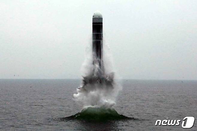북한이 지난 2019년 10월2일 강원도 원산 인근 해상에서 잠수함발사탄도미사일(SLBM) '북극성-3형'을 시험발사했다. (뉴스1 DB)