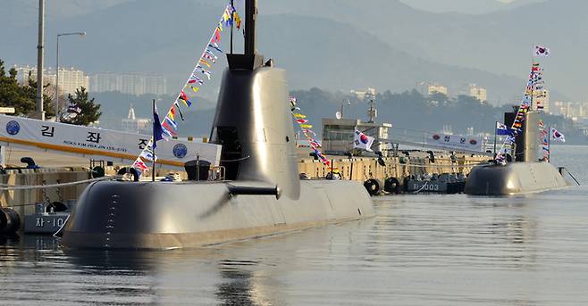 한국 해군 장보고-Ⅱ(214급) 잠수함 김좌진함이 항구에 정박해 있다. 세계일보 자료사진