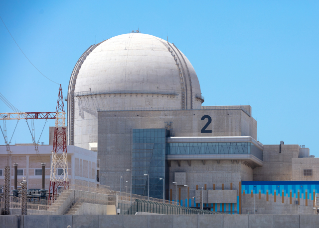 우리나라가 처음 수출한 원자력 발전소인 아랍에미리트(UAE) 바라카 원전의 2호기가 처음으로 송전했다. 사진은 UAE 바라카 원전 2호기 전경./연합뉴스