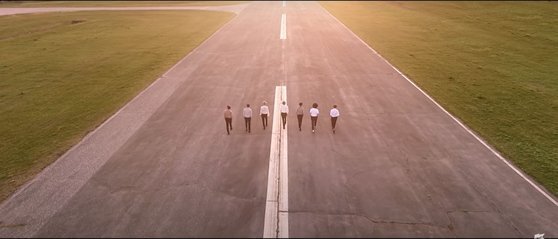 방탄소년단의 '에필로그 영 포에버' 뮤직비디오에 등장하는 제천비행장. |유튜브 영상 캡처]