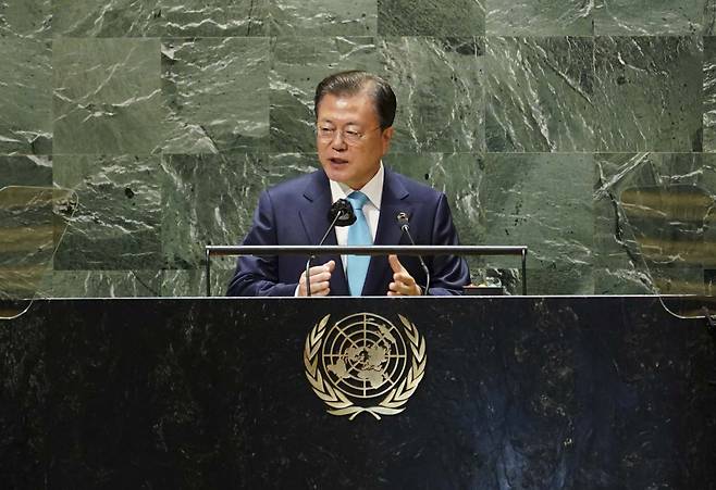 문재인 대통령이 20일(현지시각) 뉴욕 유엔본부 총회장에서 열린 제2차 SDG Moment(지속가능발전목표 고위급회의) 개회식에서 발언하고 있다. [연합]