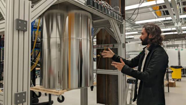 양자 컴퓨터를 소개하는 에릭 루세로 퀀텀 엔지니어(이미지=구글)