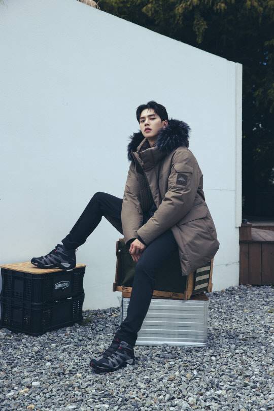 아웃도어 브랜드 머렐의 모델 송강. <CJ온스타일 제공>