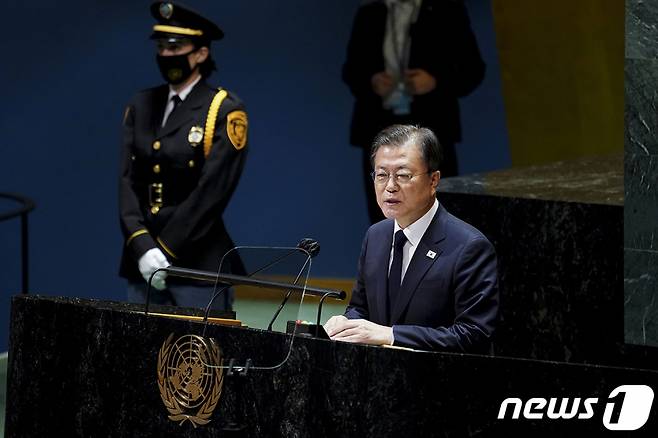 (서울=뉴스1) = 문재인 대통령이 21일(현지시각) 미국 뉴욕 유엔 총회장에서 기조연설을 하고 있다. (청와대 제공) 2021.9.22/뉴스1