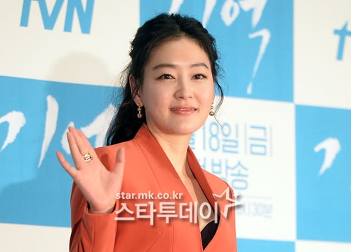 The same goes for the entertainment industry, with spouse preferences for living such as Physician Judge Inspection, stars also falling in love with professional spouses.Actors, comedians, singers, professional spouses and marriage live the envy of their colleagues.Min Hye-yeon appeared on SBS FiL Asurajang and said, Before marriage, my life was long.After meeting the cockroaches at the officetel, I gave up cooking and ate or ate it. Now there is a person who catches the worms, and I cook at will.It is my husbands responsibility to dispose of food waste, he said.Yum Jung-ah and Heo Ils blind date anecdotes are famous.Yum Jung-ah said in a broadcast, My husband came late for a blind date because of surgery, but I waited happily unlike usual. He said, My skin was cute.The two have a son, Seungjae, in the end.Seung-jae appeared on KBS2 entertainment program Superman Returns with Ko Ji-yong and showed off his lovely appearance and smart intelligence, and mass-produced his aunt fans.In one broadcast, the two of them confessed that they met with Physician for their first meeting.Lee Yoon-ji said, I was a planner who wanted to marriage at the age of 31.Lee Yoon-ji confessed that he first met his husband at the age of 30, and then decided to meet again and take off his mask.In particular, Han Su-min passed the United States of America Johns Hopkins University Hospital test, but he is famous for abandoning studying and choosing Park Myung-soo and marriage.Han Soo-min said, I think it would be happier to live with this person than to go to United States of America on a broadcast.Jeon Hye-bin said in a broadcast, I was depressed until marriage. It was serious enough to take depression medicine.I have come to the same panic disorder because I have a lot of things to deal with for a long time or an unexpected misunderstanding. After meeting for the first time, I felt like you.Kim Won-joon appeared on a broadcast and said, I met a person first, he said of his first meeting with his wife. I knew that my job was an inspection after the relationship.He did not know what I was doing, he said. So I was able to get close to each other.Han Ji-hye said, I met my husband with my sisters introduction, he said about the route he met with his husband at a broadcast.I met someone I did not want to miss, he said of the reason for marriage at an early age of 27.Park Jin-hee said in a broadcast, I met my husband on a blind date.I had given up marriage at the time, and I thought I should marriage if I met a good man, but the young man did not seem to be a man. Then I met after three months, and I was you were my destiny .