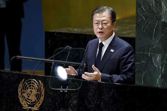 지난 21일(현지시간) 문재인 대통령이 미국 뉴욕에서 열린 유엔총회에서 기조연설을 하고 있다. 청와대 제공.