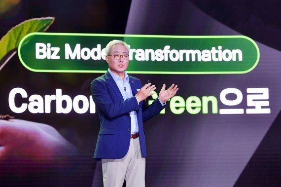 SK이노베이션 김준 총괄 사장이 7월 스토리데이에서 회사의 친환경 사업 전략을 발표하고 있다. SK이노베이션 제공