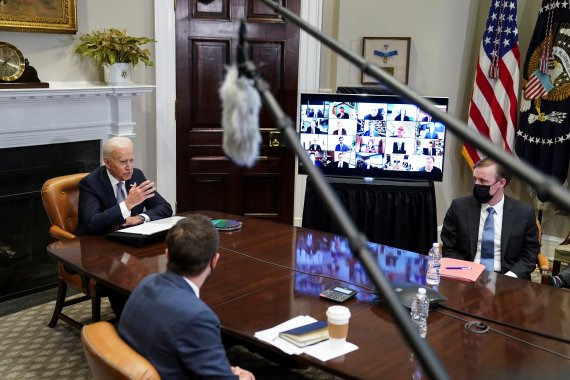 조 바이든 미국 대통령이 지난 4월12일(현지시간) 미 워싱턴 백악관에서 화상으로 열린 반도체 공급 대책 회의에서 발언하고 있다.로이터뉴스1