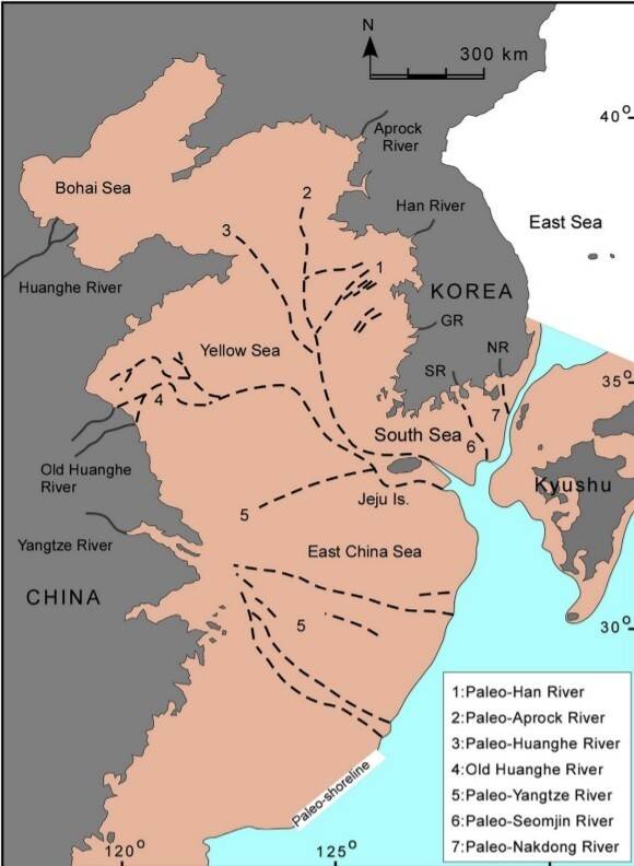 2만년 전 마지막 빙하기 때의 동북아 해안선 모습. 현재보다 해수면이 120m 낮았다. 유동근 외 (2016) ‘해양 및 석유 지질학’ 제공.