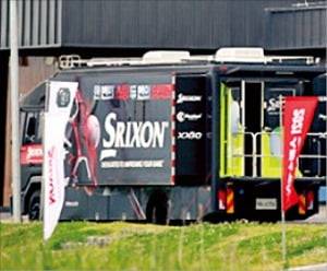 던롭스포츠코리아가 대회장에 상시 운영하는 투어밴