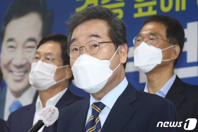 이낙연 더불어민주당 대권 예비 후보가 23일 오전 경남 창원시 의창구 경남도의회에서 열린 '경남 정책공약 발표회'에서 발언하고 있다. 2021.9.23/뉴스1 (C) News1 여주연 기자