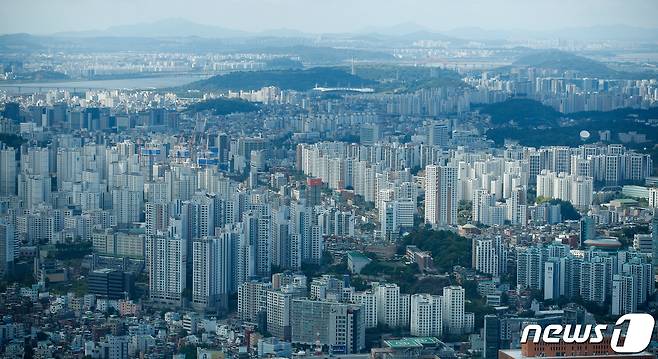 서울 용산구 남산N서울타워에서 바라본 도심 아파트단지. © News1 안은나 기자