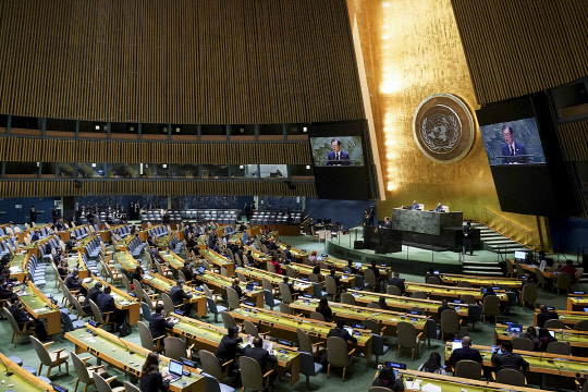 21일 (현지시간) 문재인 대통령이 미국 뉴욕에서 열린 유엔총회에서 기조연설을 하고 있다. 청와대 제공.