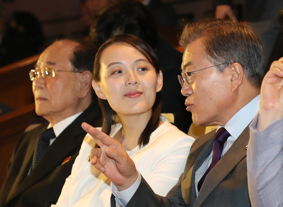 South Korean President Moon Jae-in, right, and Kim Yo-jong, sister of North Korean leader Kim Jong-un, chat while watching a performance at the National Theater of Korea in central Seoul in February 2018. [YONHAP]