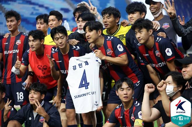 승리 후 기뻐하는 수원FC 선수들. 한국프로축구연맹 제공