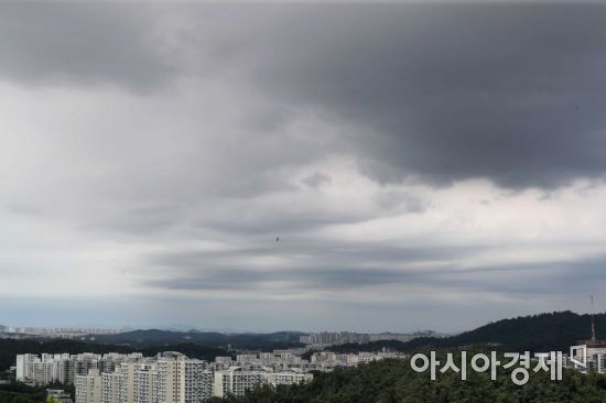 서울 마포구 하늘공원에서 바라본 하늘 /문호남 기자 munonam@
