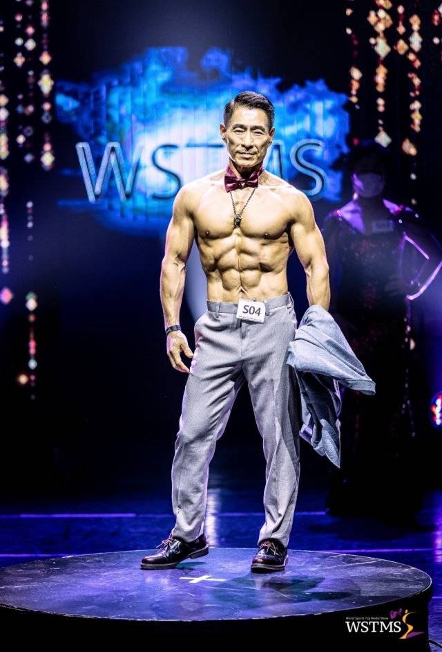 조우순 부회장이 월드스포츠탑모델쇼(WSTMS)에 출전해 연기하고 있다. 조우순 부회장 제공.