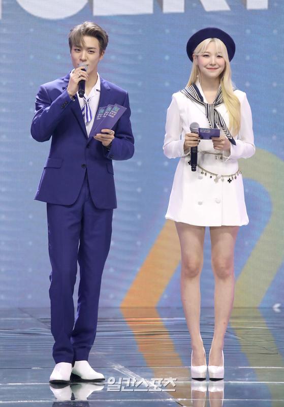 Singer Jeno and Baek Ji-heon are watching the 12th INK Concert, which was held on Online Live on the afternoon of the 25th.