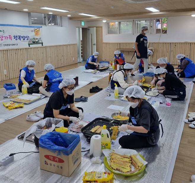 영탁 팬들 추석 맞아 독거 어르신들 위해 기부..사랑과 나눔 실천