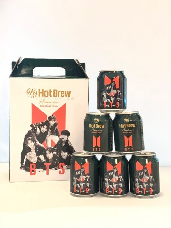 지난 8월 말 일본에서 한정 판매된 ‘Hy 핫브루 아메리카노 헤이즐넛 커피’에 그룹 방탄소년단(BTS) 멤버 사진이 붙어 있다. [사진=킴델숀 제공]